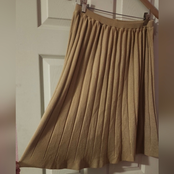 Givenchy Tan V-Neck Women's Two Piece Sweater & Skirt - Picture 10 of 16